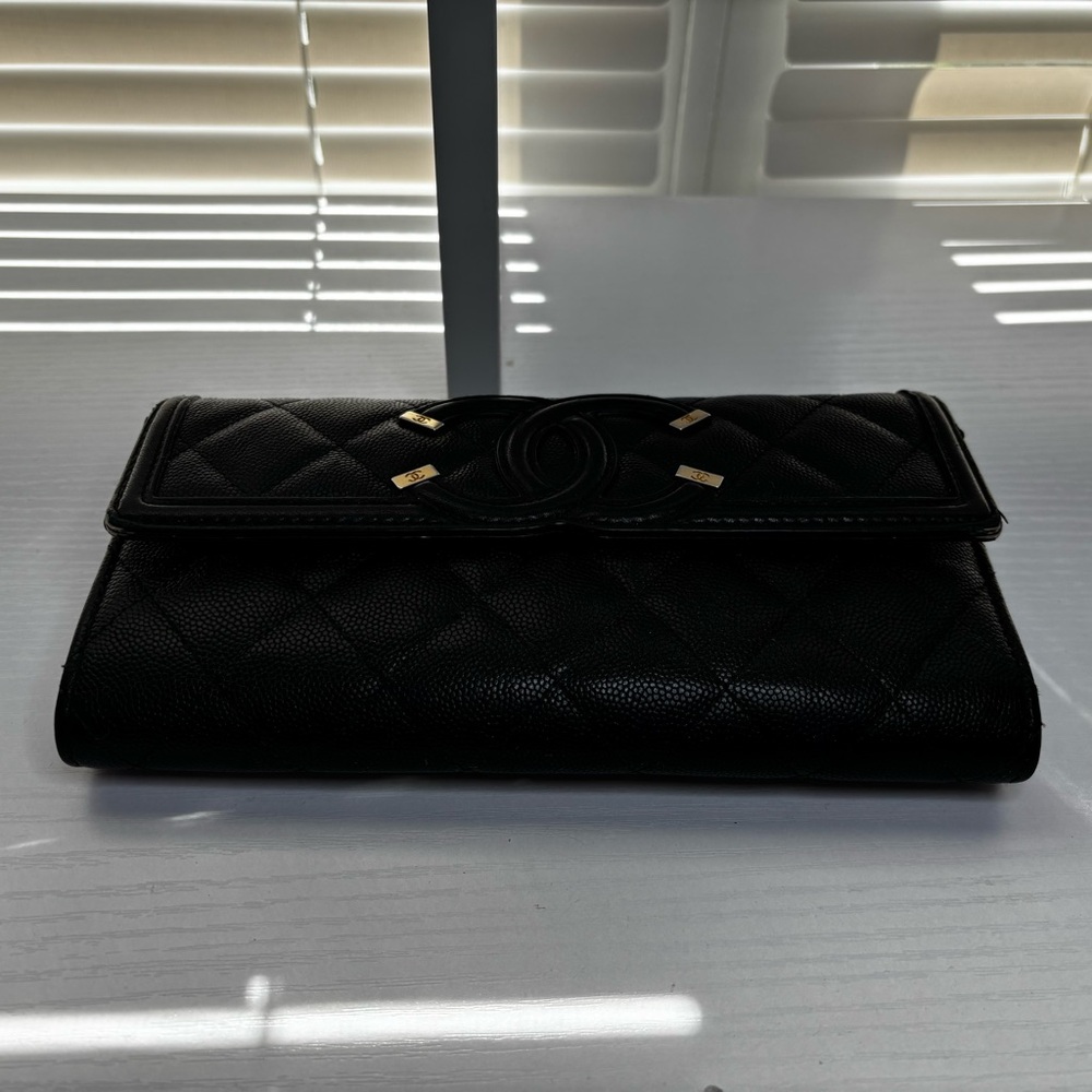 CHANEL Black Caviar Filigree Wallet - Picture 11 of 13